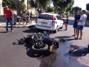 بالصور: إصابة شخصين بحادث طرق بين دراجة نارية ومركبة وسط مدينة يافا 